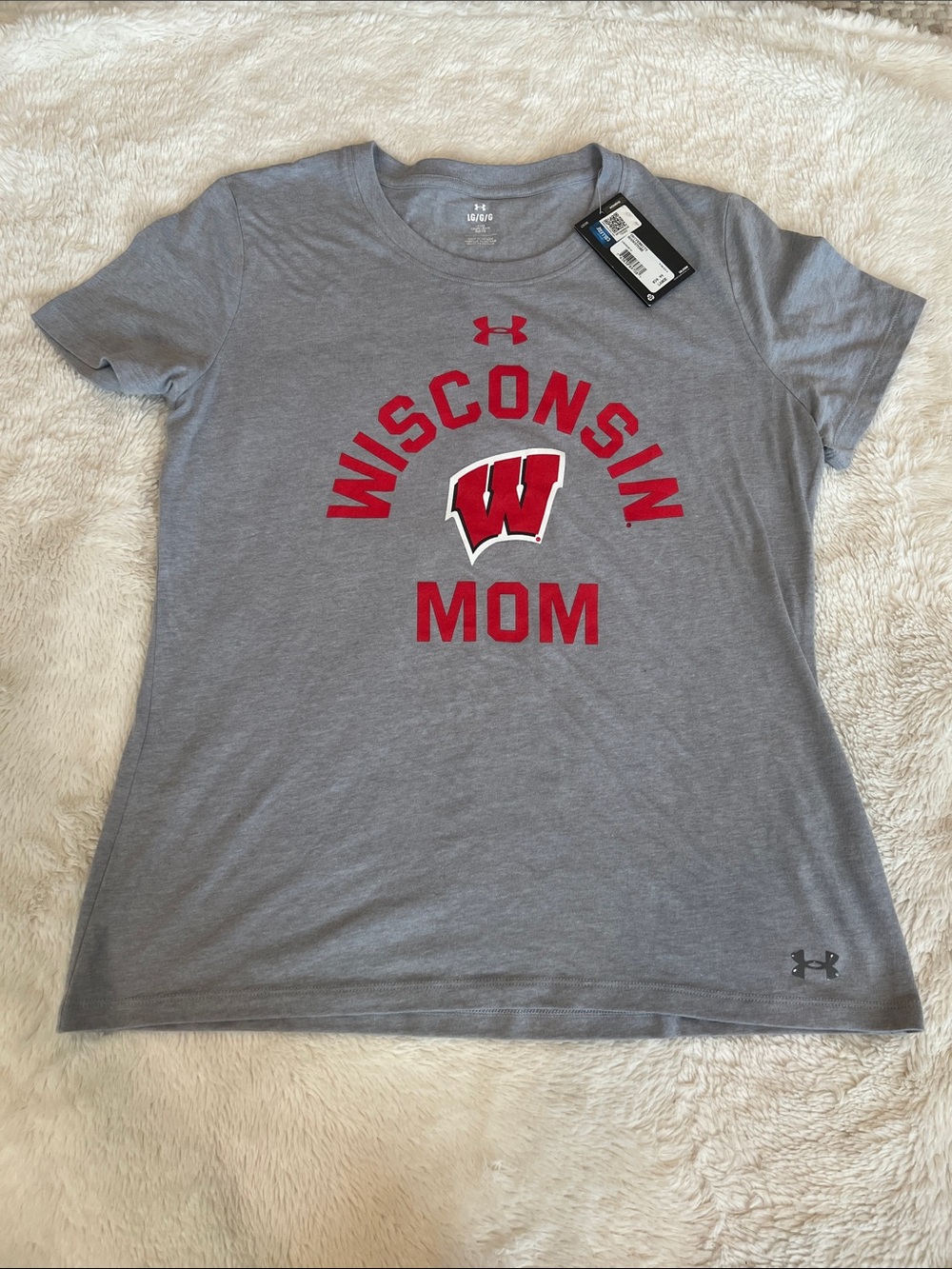 Under Armour Wisconsin Badgers gray T-Shirt Mom New